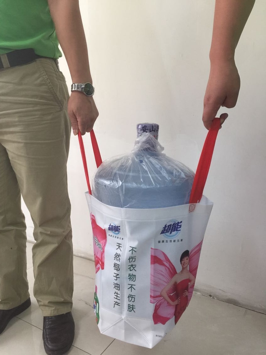 無紡布袋提30斤礦泉水 無紡布袋提30斤礦泉水