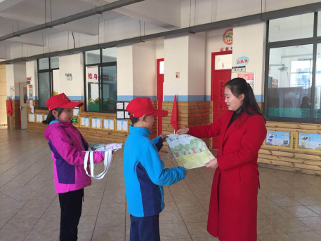 贈送老師自己繪制的環(huán)保袋 贈送老師自己繪制的環(huán)保袋