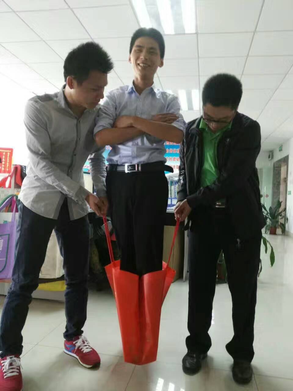 雄緯無(wú)紡布袋靠質(zhì)量說(shuō)話 雄緯無(wú)紡布袋靠質(zhì)量說(shuō)話